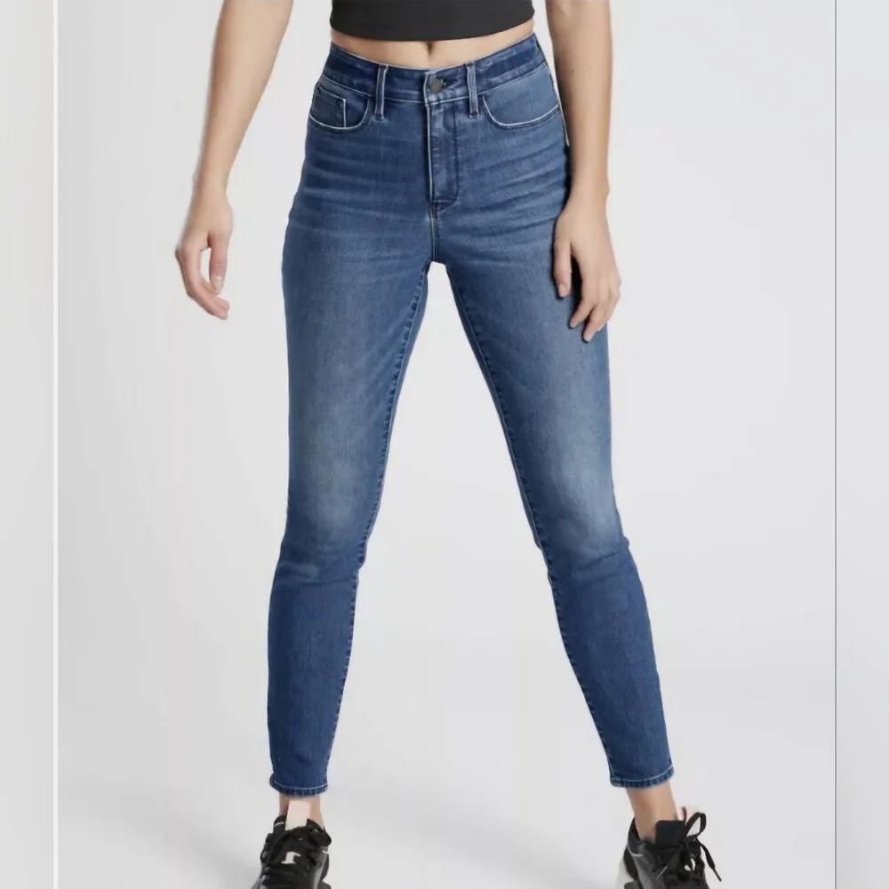 Athleta EUC sculptek high rise skinny jeans in medium wash size 8